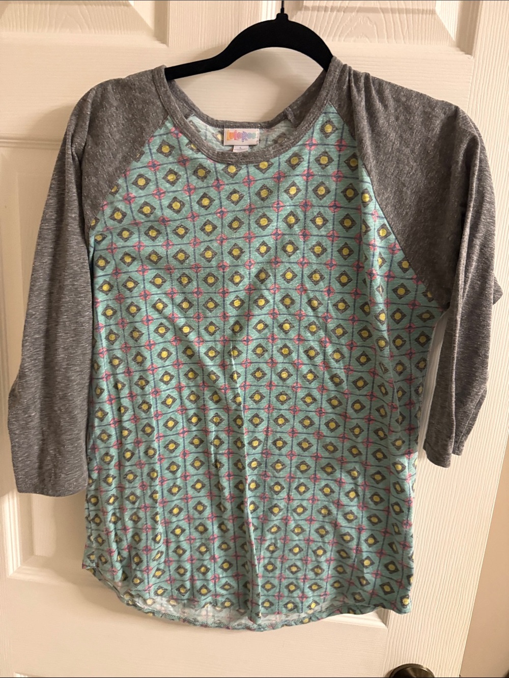 LuLaRoe Raglan Top - Aqua, Gray & Yellow Geometric